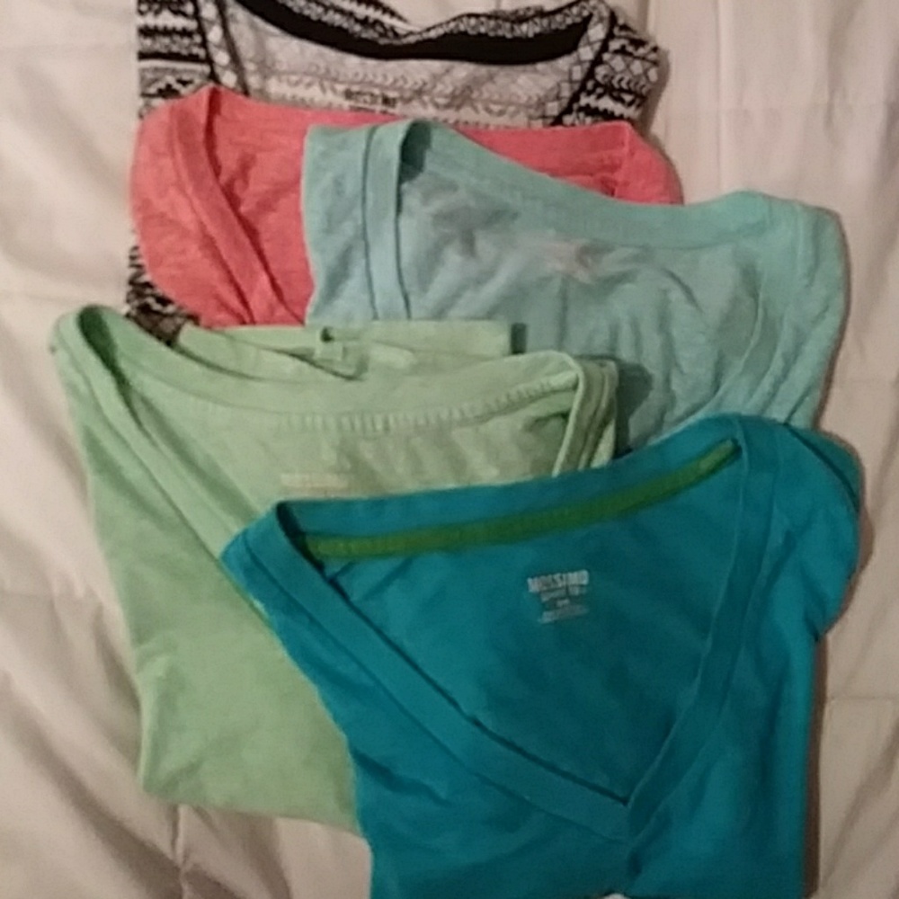 5 Mossimo V-neck's